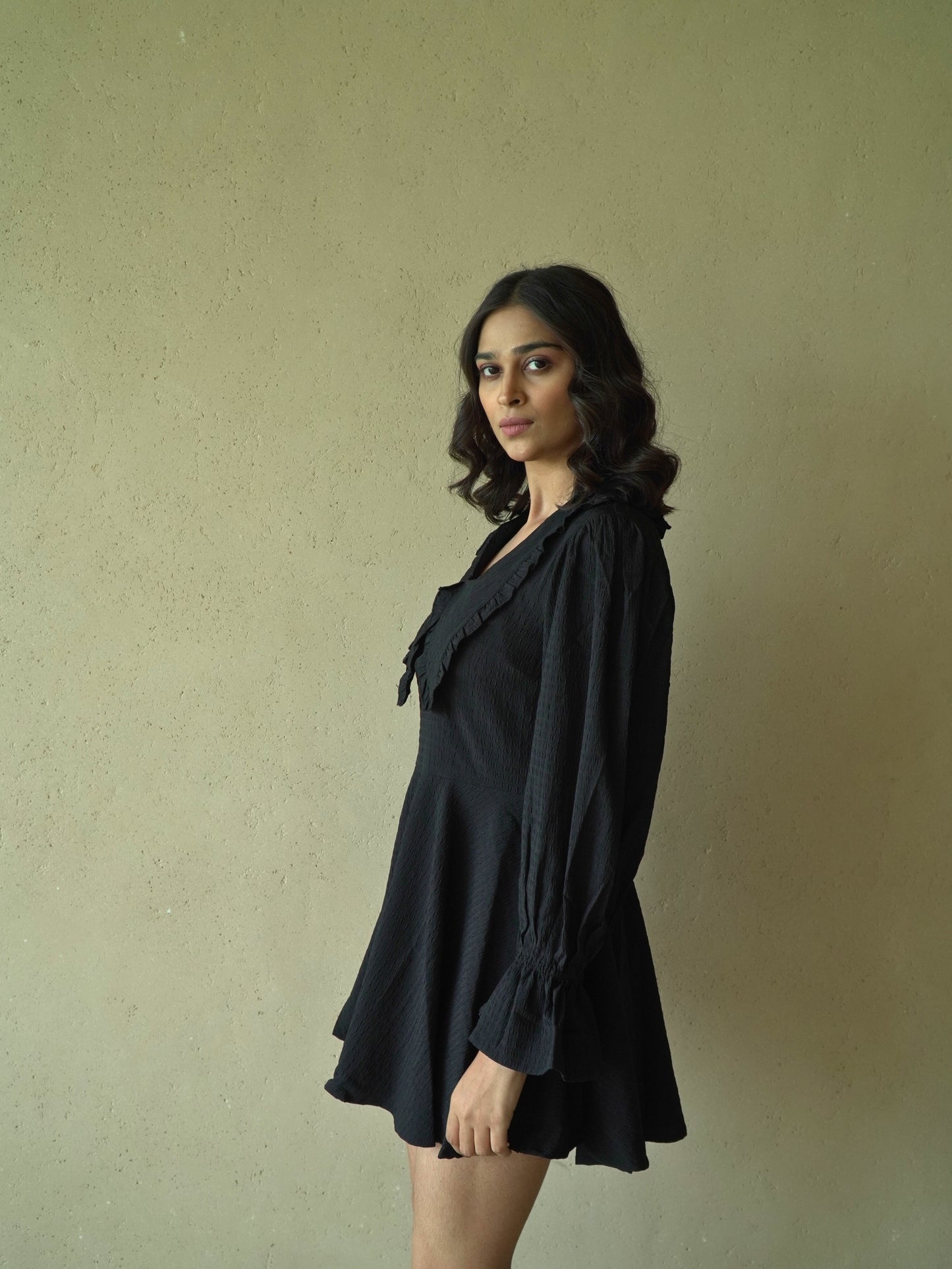 French Black – Ruffle Mini Dress in Poly Seersucker